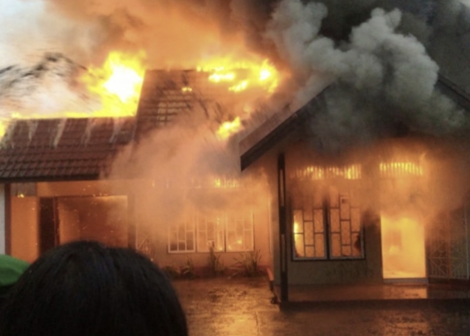 Kebakaran Hanguskan Rumah dan 12 Kamar Kos-Kosan di Tembilahan