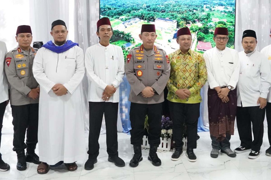 Kapolri Kunjungi Ponpes Ustaz Abdul Somad