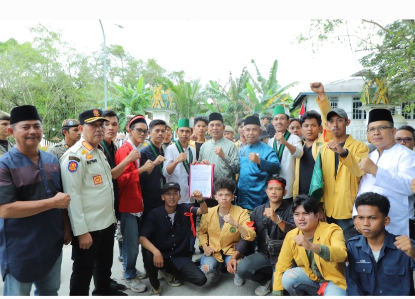 Bupati Inhil H.Herman Berjanji Akan Segera Menindaklanjuti Aksi Demontrasi Puluhan Mahasiswa