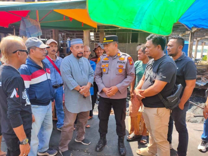 Pemkab Inhil Bersama Kepolisian dan HPPI Tinjau Lokasi Kebakaran Pasar Terapung Tembilahan