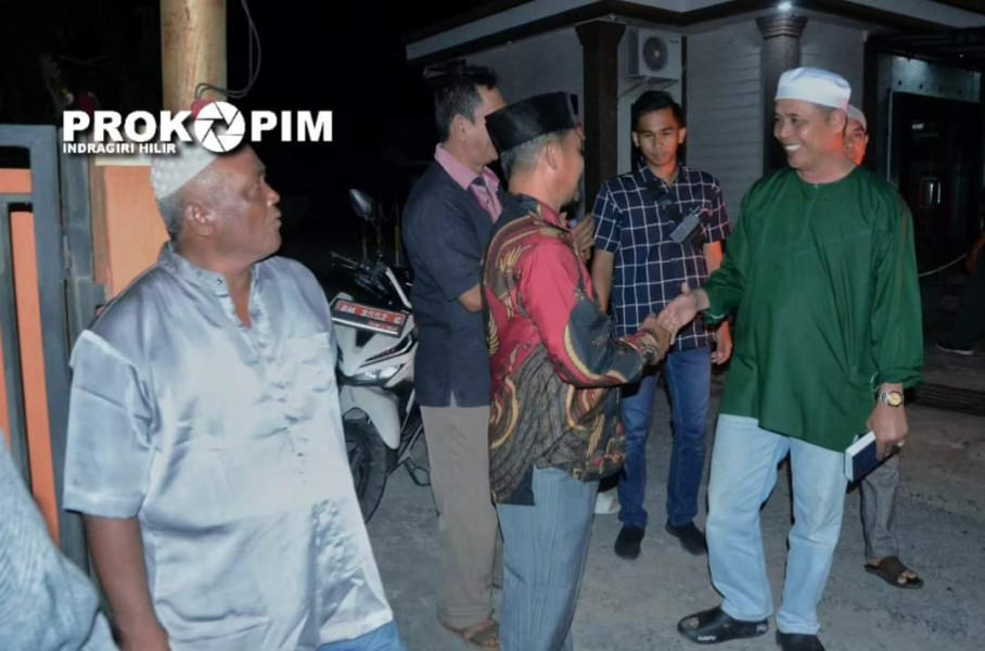 Pj.Bupati Herman Bersama Istri, Melayat kerumah duka Almarhumah Evi Afrianti.