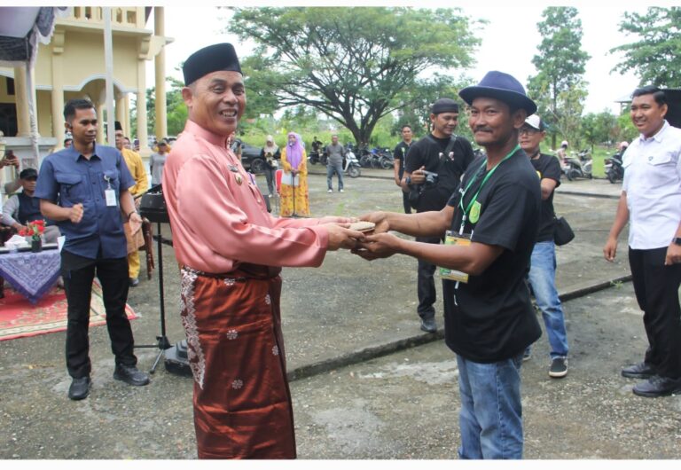 Bupati Resmikan Lomba Gasing Tradisional