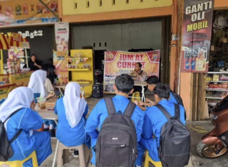 KAPOLSEK KEMUNING LAKSANAKAN COOLLING SYSTEM DENGAN JUMAT CURHAT DI NOVA DONAT SELENSEN