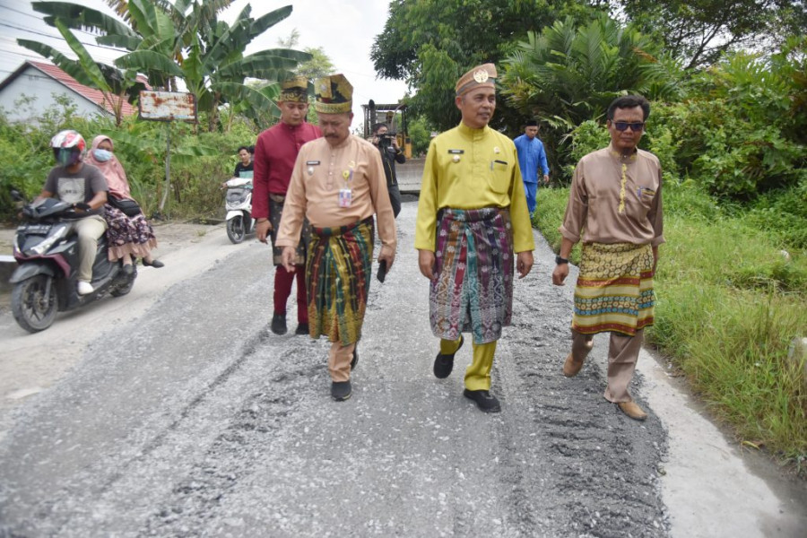Tinjau Rekontruksi Jalan SKB Tembilahan demi kenyamanan masyarakat