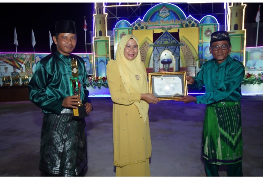 Wakil Bupati Inhil Yuliantini Resmi Tutup MTQ ke-20 Kecamatan Kempas Tahun 2025
