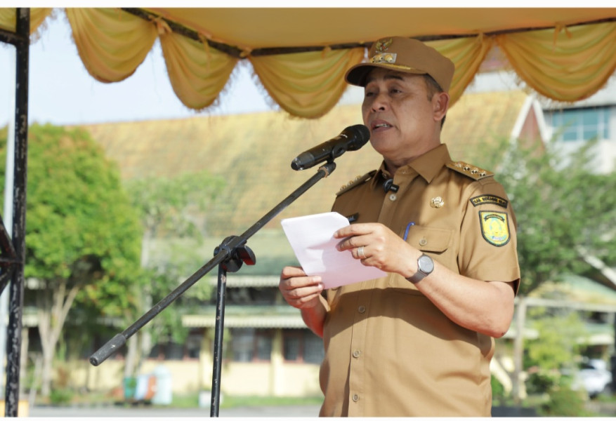 Hari Pertama Berkantor, Bupati Inhil Pimpin Langsung Apel Gabungan Pengantar Tugas Di Lingkungan Pemkab Inhil