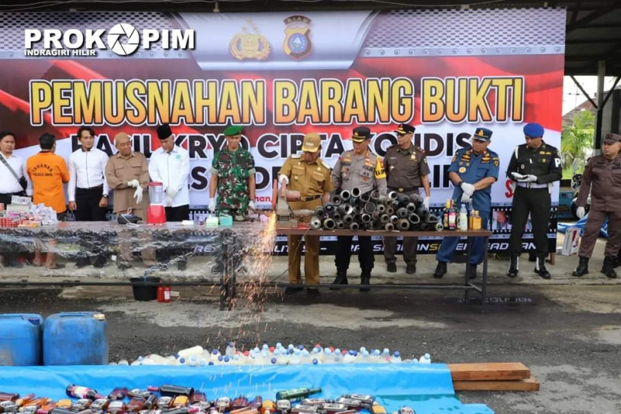 Hadiri Apel Gelar Pasukan Operasi Ketupat Lancang Kuning 2023, Bupati HM. Wardan Berharap Pelaksanaan Idul Fitri 1444H Berjalan Aman dan Lancar