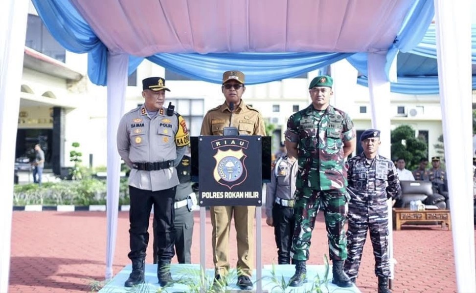 Wakil Bupati Rohil Pimpin Apel Gelar Pasukan Operasi Kepolisian Terpusat Lilin 2025. At Polres Rokan Hilir