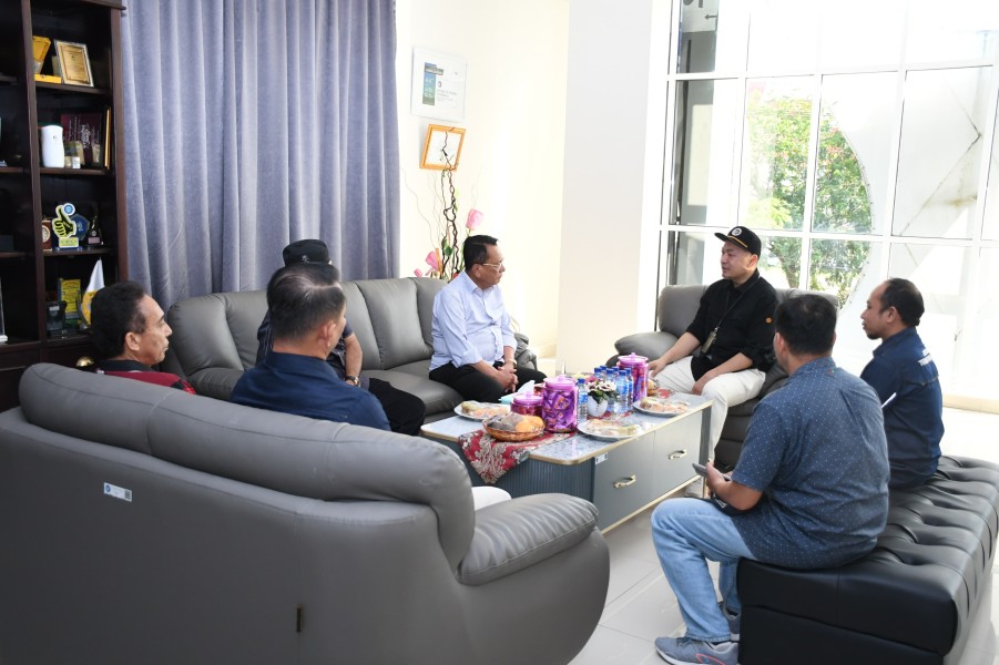 Bupati Rohil Apresiasi Kapal Buatan Polbeng, Dorong Kerja Sama untuk Dukung Armada Pesisir