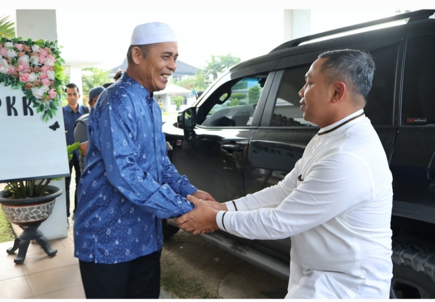 Bupati Inhil H. Herman Sambut Gubernur Riau H. Abdul Wahid dengan Hangat