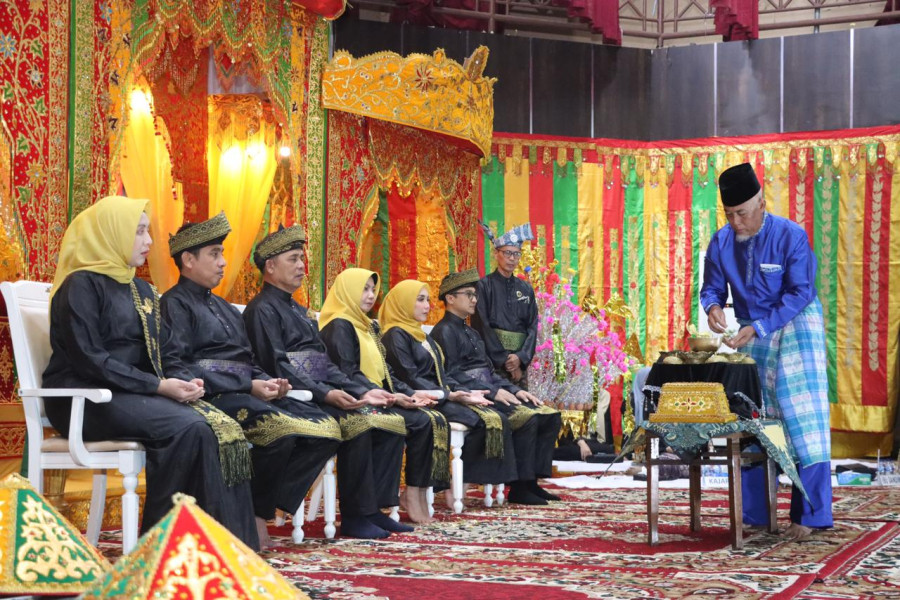 Tepuk Tepung Tawar Kapolres Inhil AKBP Budi Setiawan SIK MIK Berlangsung Hikmat