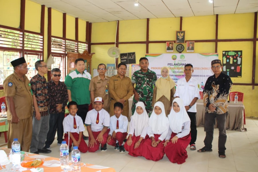 Lounching Perdana Makan Bergizi Gratis di SDN 020 Selensen di taja PT MLA