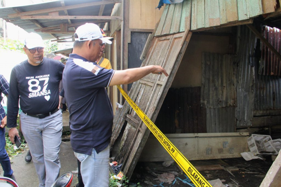 Warung Di Belakang Pasar Dayang Suri di Tertibkan