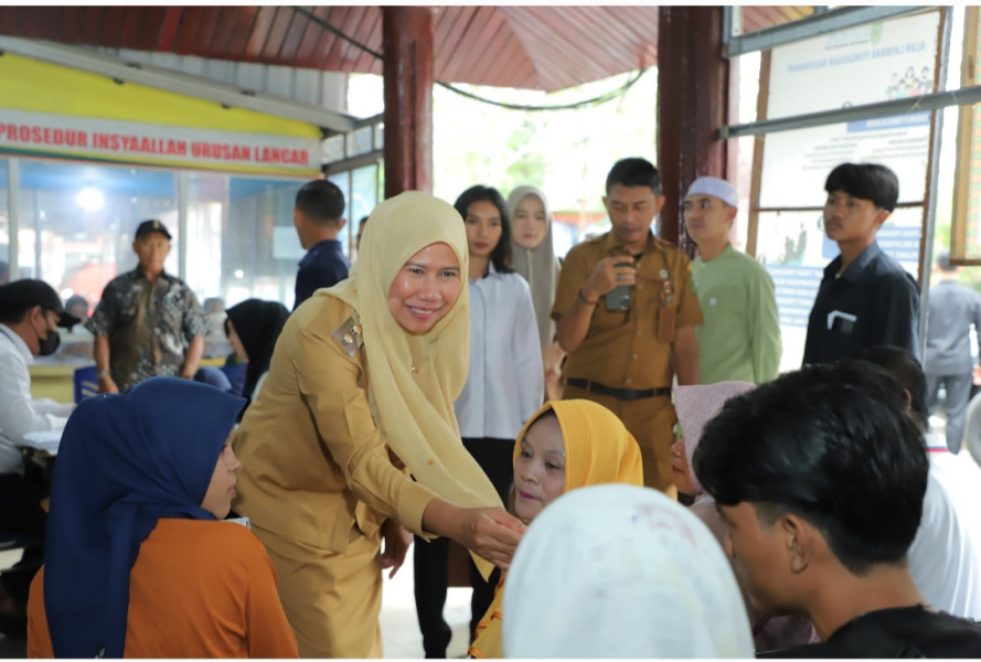Wabup Inhil Berkunjung dan Pastikan Pelayanan Administrasi Kependudukan