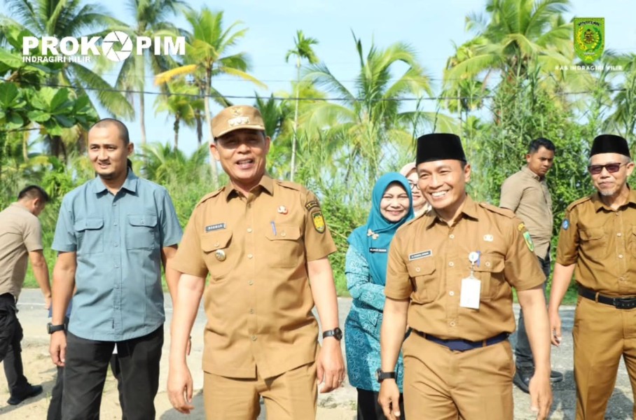 Bupati Inhil Membuka Kegiatan Kampanye B2SA Goes To School Di SMAN 2 Tembilahan