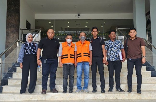 Tersangka Korupsi Proyek Jalan Pramuka Tembilahan Dijebloskan ke PenjaraTersangka Korupsi Proyek Jalan Pramuka Tembilahan Dijebloskan ke Penjara