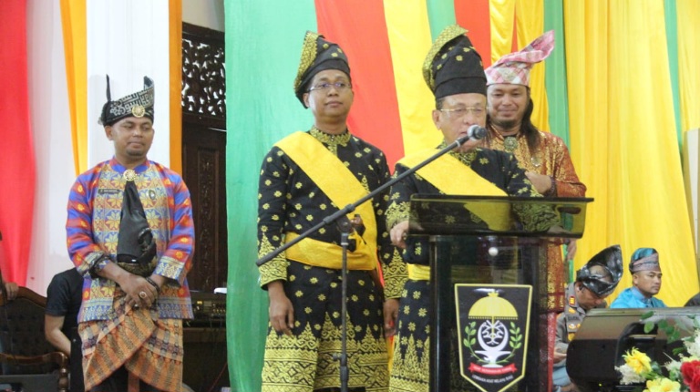 Bupati dan Wakil Bupati Rohil Dianugerahi Gelar Adat
