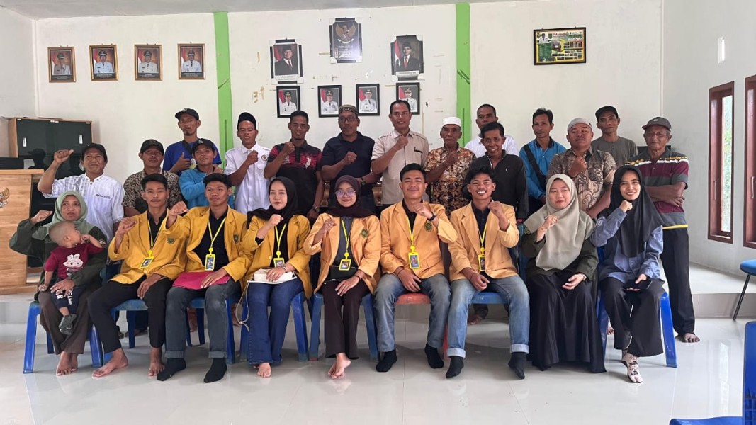 MAHASISWA KKN TEMATIK UNISI 2025 DESA KELUMPANG KECAMATAN GAUNG ANAK SERKA