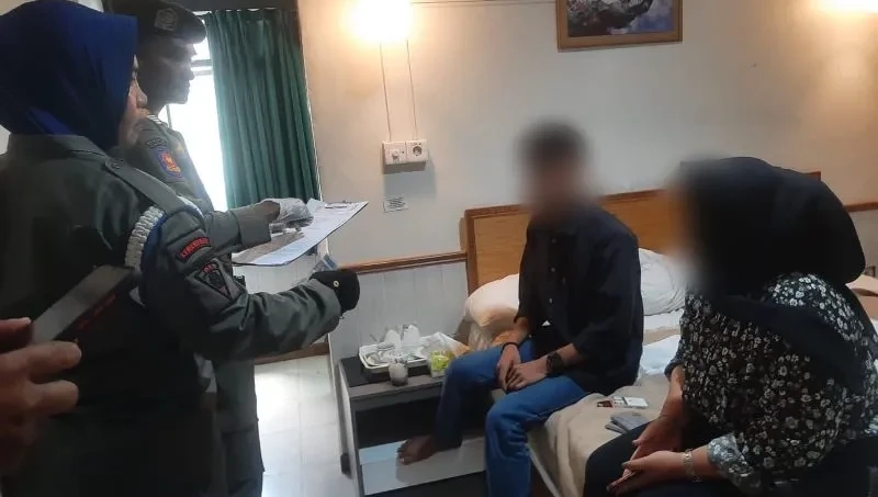 Satpol PP Inhil angkut lima pasangan mesum