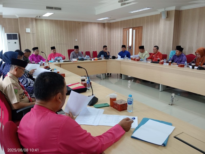 Sekda Rohil Fauzi Efrizal Pimpin Rapat Persiapan Peringatan HUT Kemerdekaan RI Ke-80