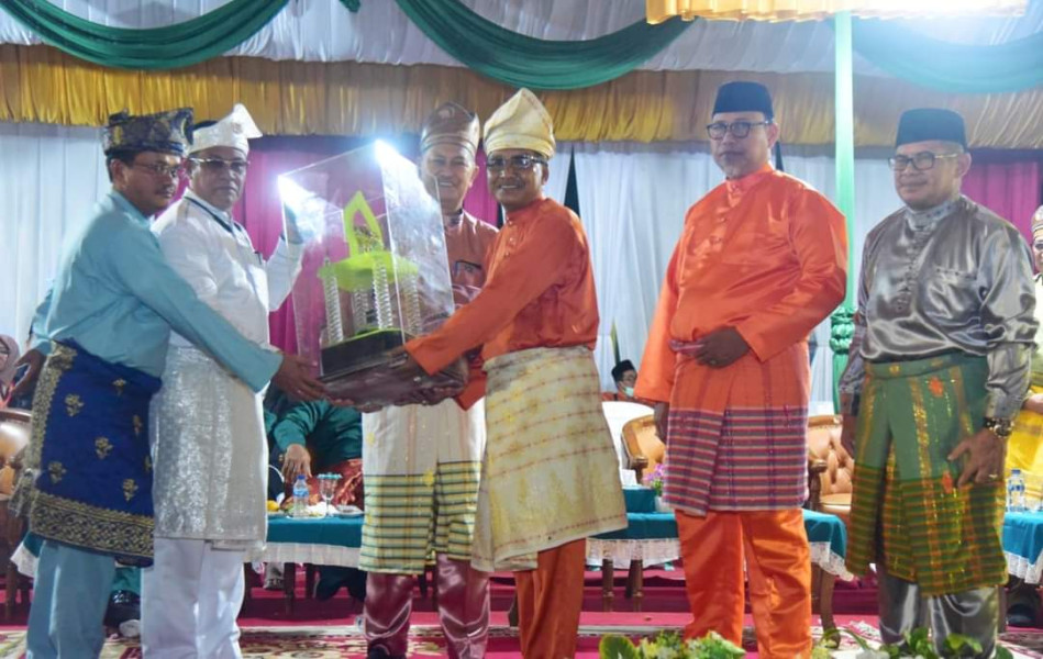 Wabup H.Syamsuddin Uti menutup MTQ Ke-53 Tingkat Kabupaten Inhil, Kafilah Kec.Tembilahan Hulu Keluar sebagai Juara Umum