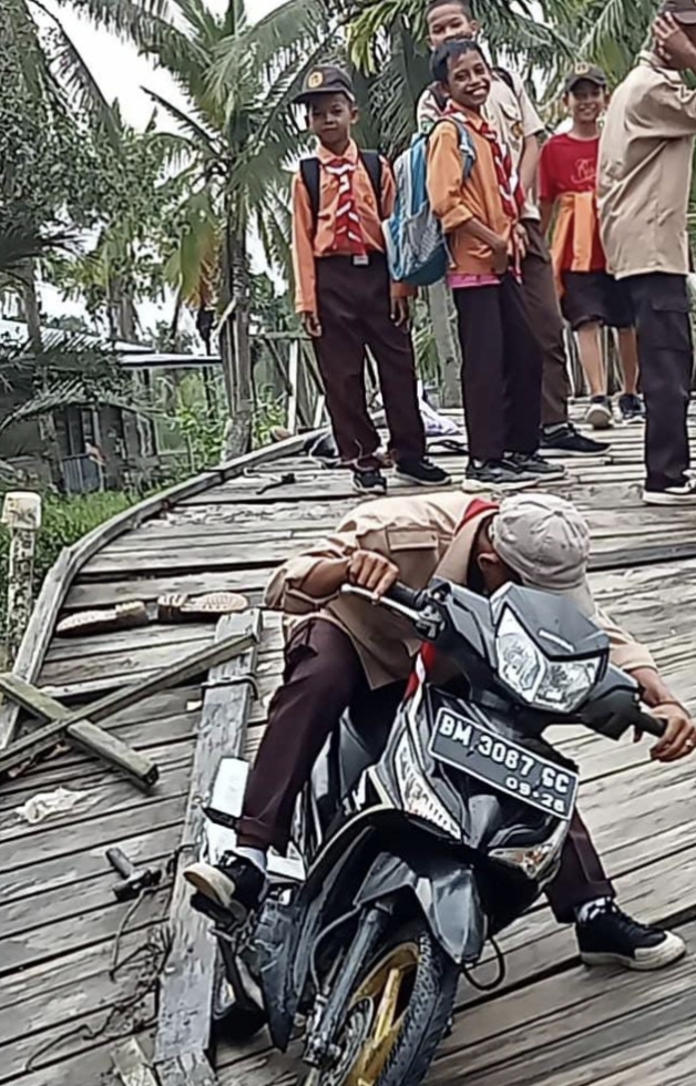 Astaghfirullah, Terancam Ambruk