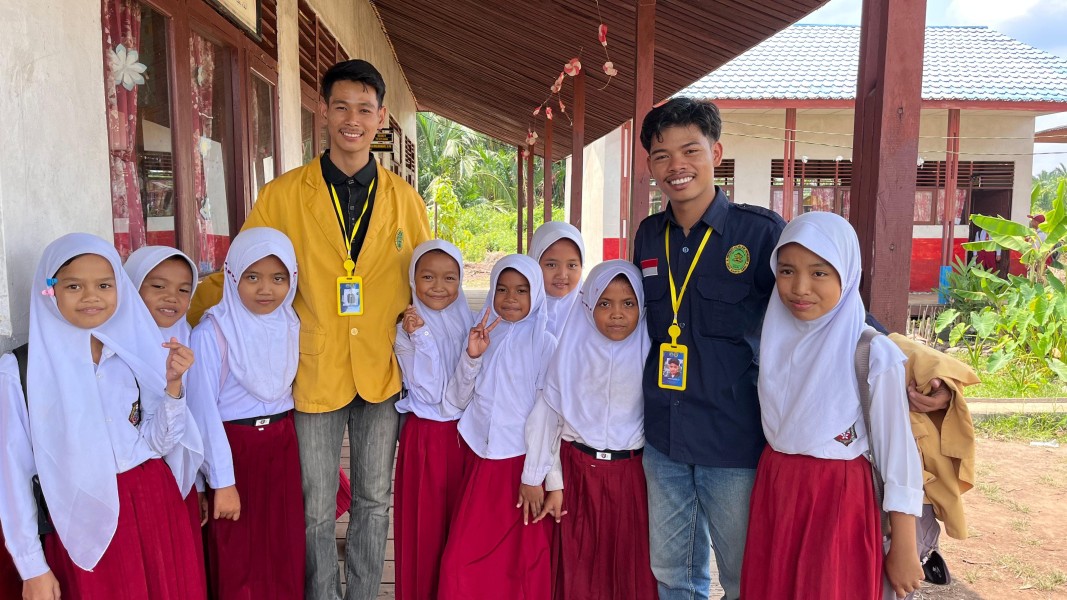 Mahasiswa KKN tematik Unisi 2025 kunjungan ke SD 015 Rambaian Desa kelumpang KEC. GAS