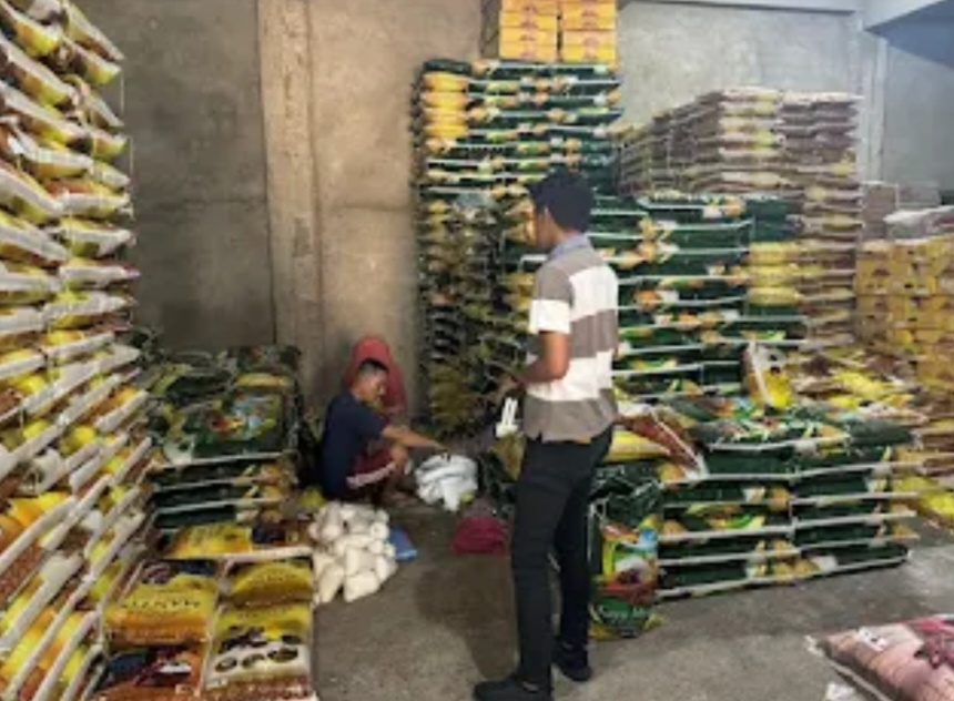Polres Inhil Menotoring Beras di Pasar Tradisional