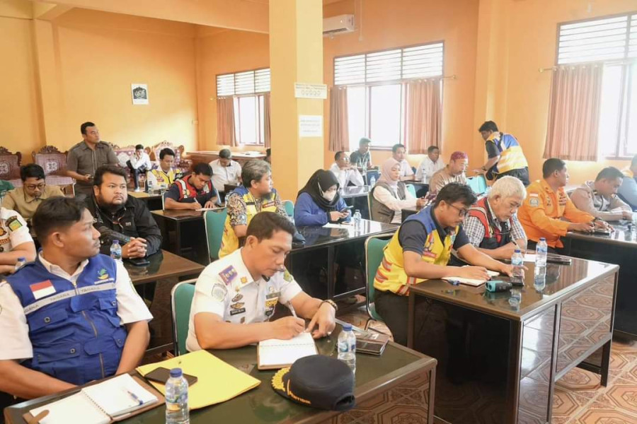 Plh.Sekda Pimpin Rapat Tanggap Darurat Bencana Alam Abrasi Sungai Indragiri