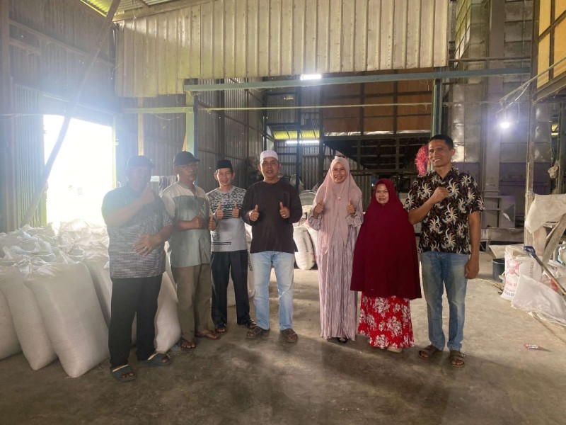 Bupati Indragiri Hilir Tinjau Penggilingan Padi di Kempas