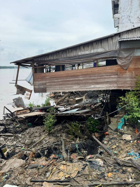 BENCANA LONGSOR KELURAHAN KUALA ENOK
