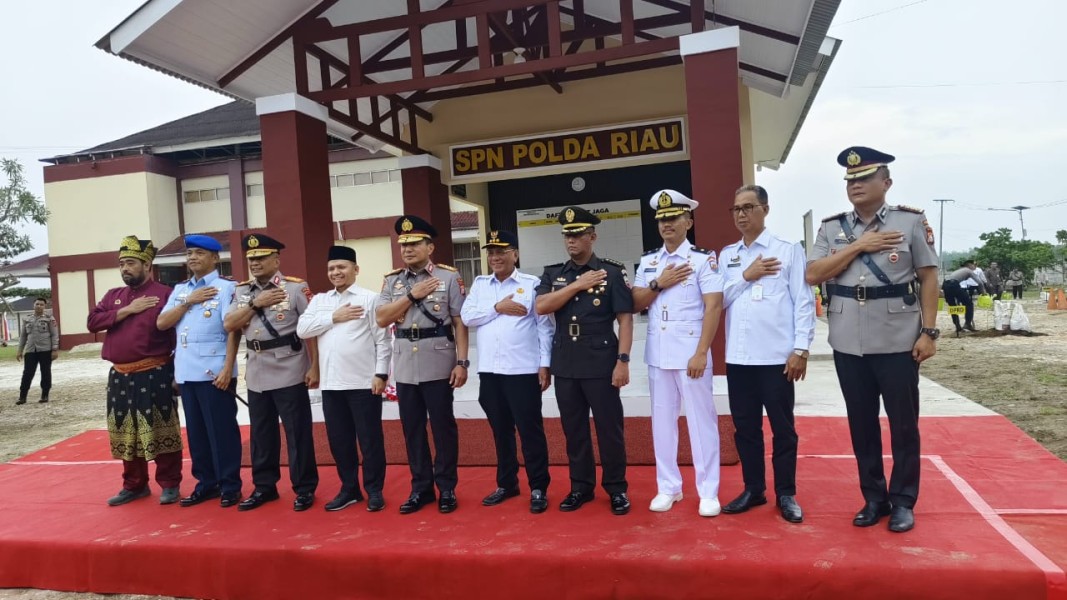 Bupatl Rokan Hilir,Menghadiri Upacara Pembukaan Pendidikan Bintara di SPN Polda Riau.