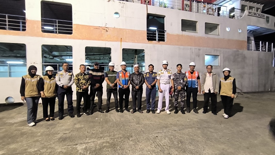 Bupati Inhil Tinjau Pengoperasian Perdana Roro Tembilahan-Batam