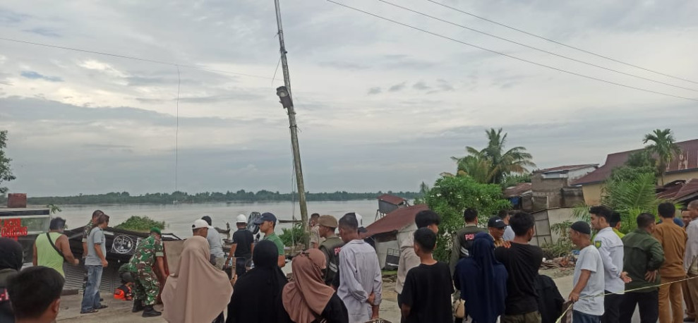 Pemkab Inhil Tetapkan Tanggap Darurat Pasca Longsor Tembilahan, Larangan Kendaraan 8 Ton Lebih Berlaku