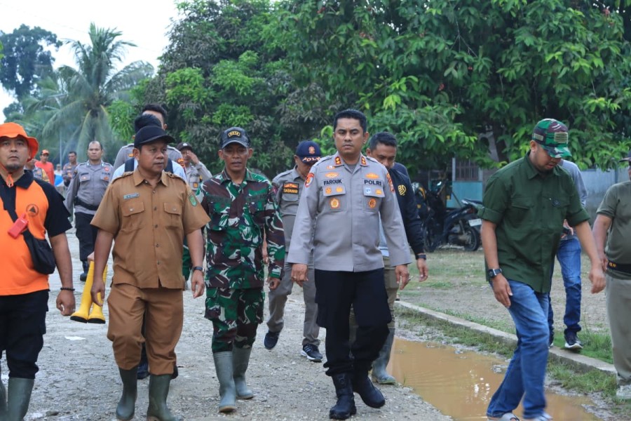Kapolres Indragiri Hilir Kunjungi Korban Bencana Banjir di Kemuning