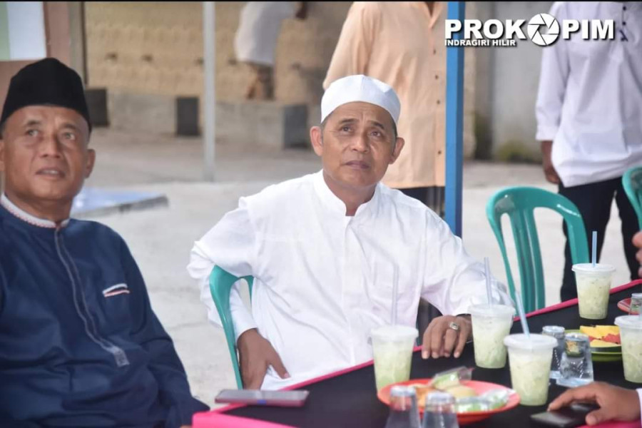 Bupati Inhil dan Pj Ketua TP PKK Buka Puasa dan Shalat Tarawih Bersama Warga Desa Pulau Burung